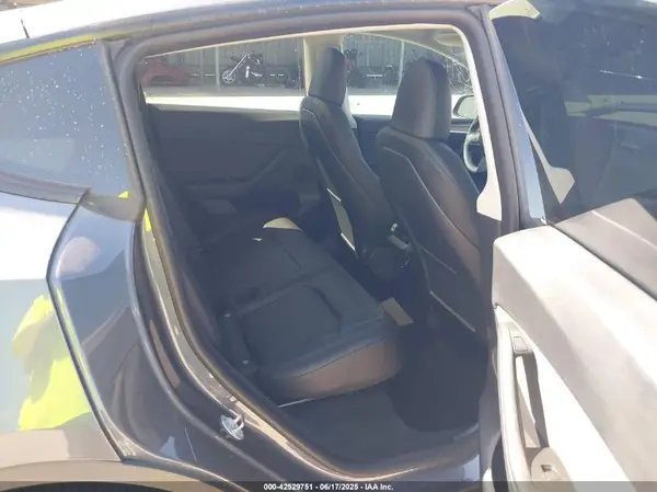 7SAYGDEF5PF696100 2023 TESLA MODEL Y - Image 8