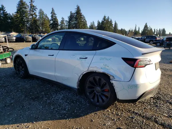 7SAYGDEF5PF711548 2023 TESLA MODEL Y - Image 2