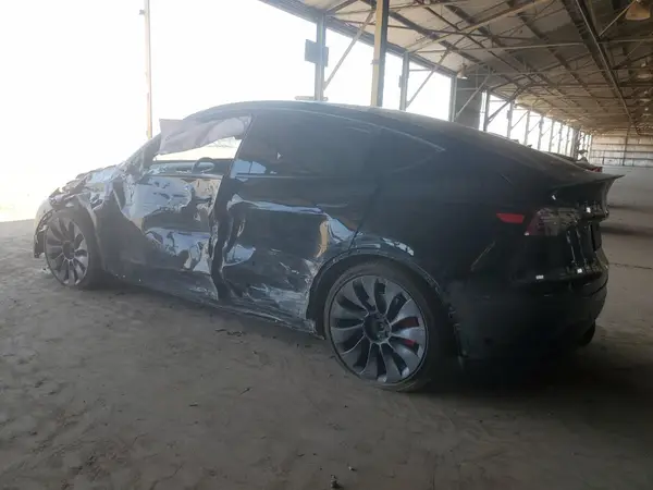 7SAYGDEF5PF743528 2023 TESLA MODEL Y - Image 2
