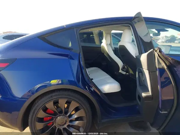 7SAYGDEF5PF760930 2023 TESLA MODEL Y - Image 8