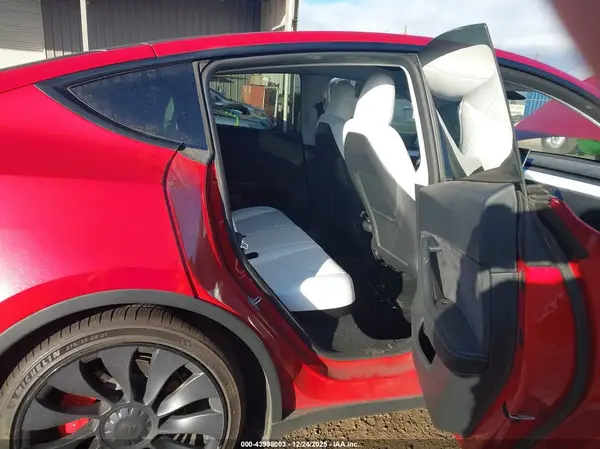 7SAYGDEF5PF776917 2023 TESLA MODEL Y - Image 8