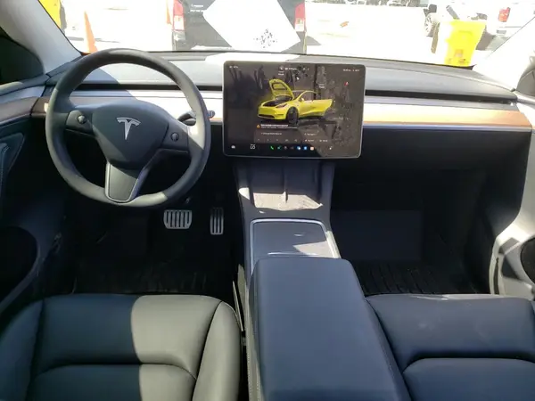 7SAYGDEF5PF779817 2023 TESLA MODEL Y - Image 8