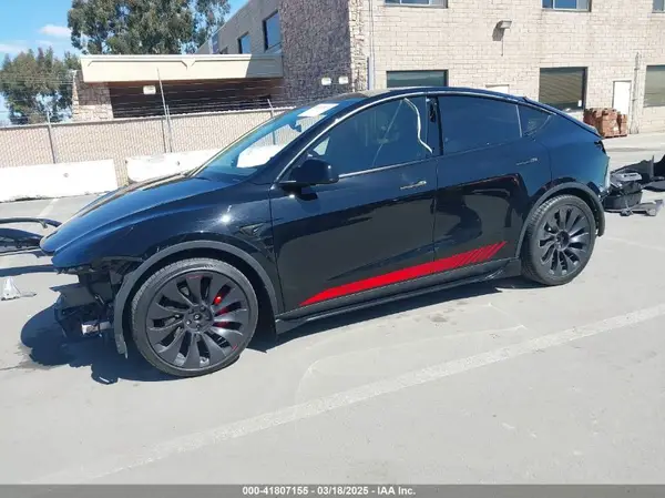 7SAYGDEF5PF793197 2023 TESLA MODEL Y - Image 2