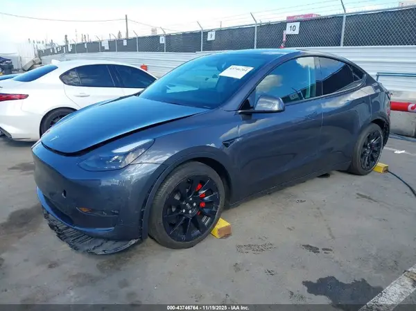 7SAYGDEF5PF795077 2023 TESLA MODEL Y - Image 2