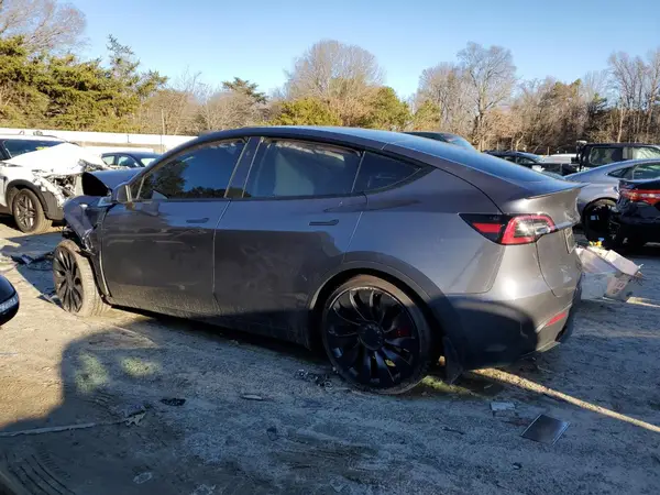 7SAYGDEF5PF806143 2023 TESLA MODEL Y - Image 2