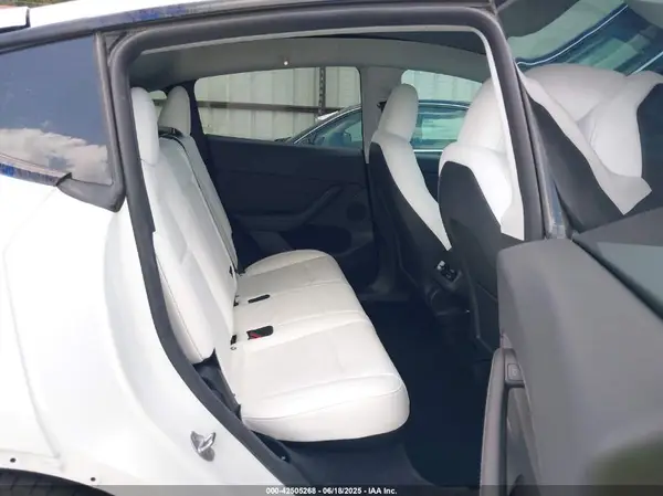 7SAYGDEF5PF806868 2023 TESLA MODEL Y - Image 8