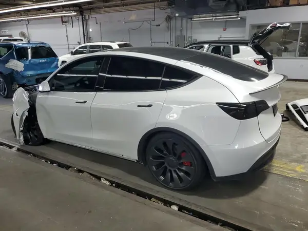7SAYGDEF5PF807728 2023 TESLA MODEL Y - Image 2