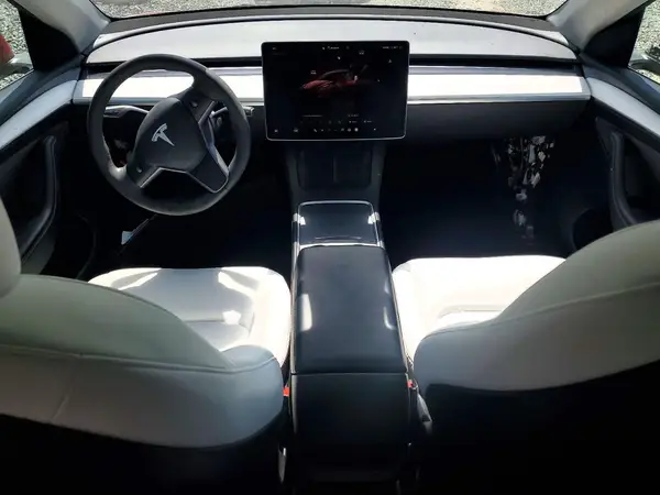 7SAYGDEF5PF832712 2023 TESLA MODEL Y - Image 8