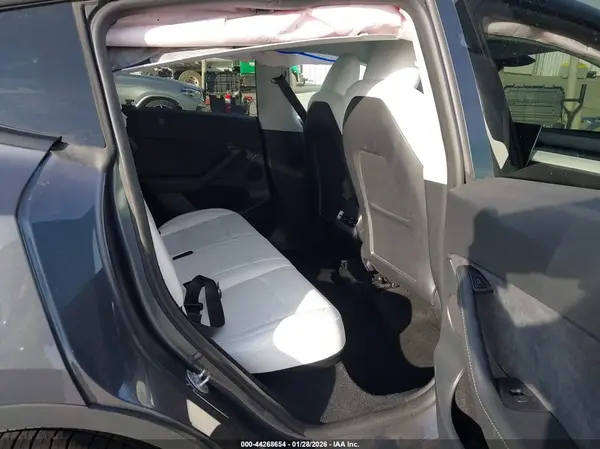 7SAYGDEF5PF922006 2023 TESLA MODEL Y - Image 8