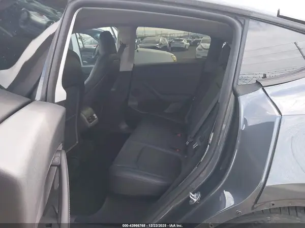 7SAYGDEF5PF947682 2023 TESLA MODEL Y - Image 8