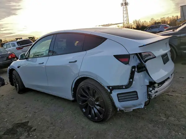 7SAYGDEF5PF948220 2023 TESLA MODEL Y - Image 2