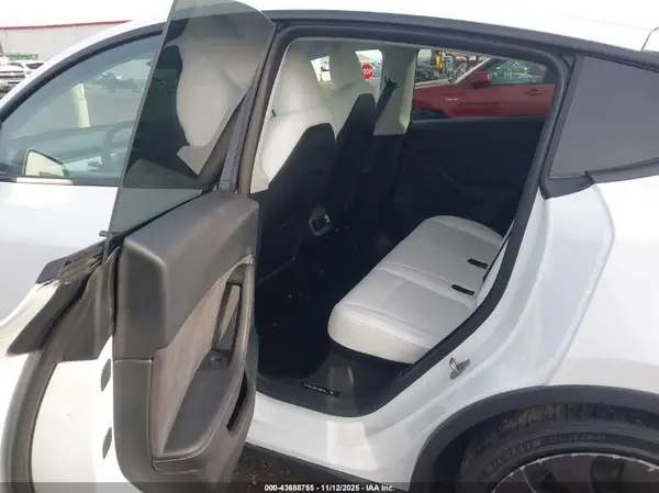 7SAYGDEF5RA267491 2024 TESLA MODEL Y - Image 8