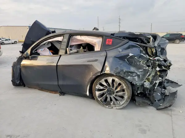 7SAYGDEF5RA280659 2024 TESLA MODEL Y - Image 2