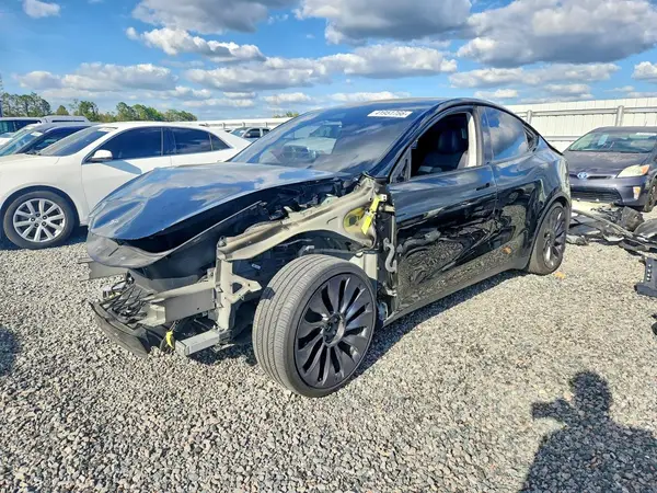 7SAYGDEF5RA282217 2024 TESLA MODEL Y - Image 1