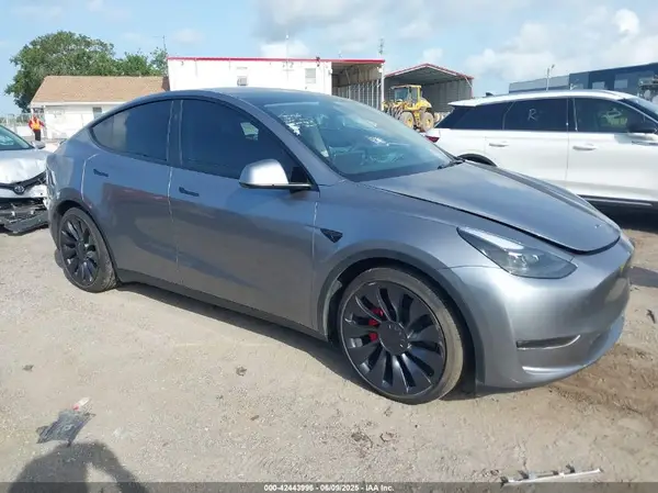 7SAYGDEF5RA294237 2024 TESLA MODEL Y - Image 1