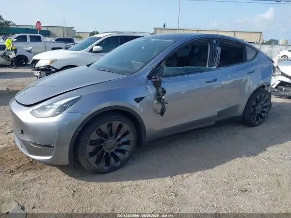 7SAYGDEF5RA294237 2024 TESLA MODEL Y - Image 2