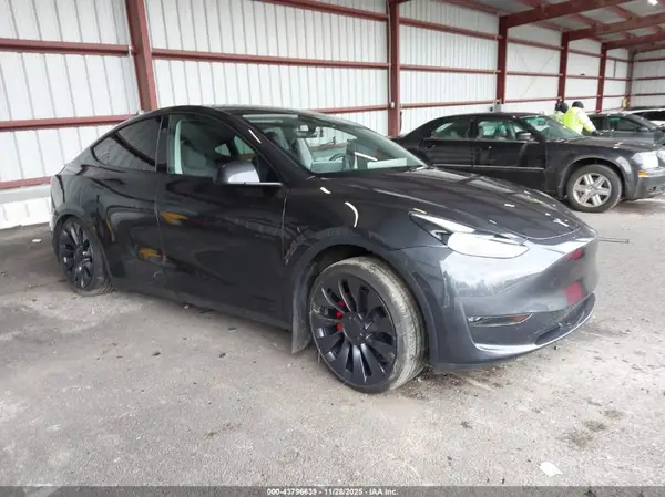 7SAYGDEF5RA328497 2024 TESLA MODEL Y - Image 1