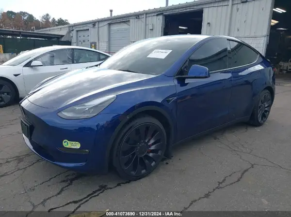 7SAYGDEF5RF028607 2024 TESLA MODEL Y - Image 2