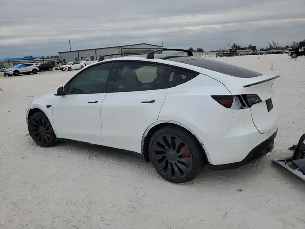 7SAYGDEF5RF048999 2024 TESLA MODEL Y - Image 2