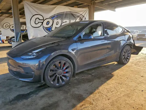 7SAYGDEF5RF051028 2024 TESLA MODEL Y - Image 1