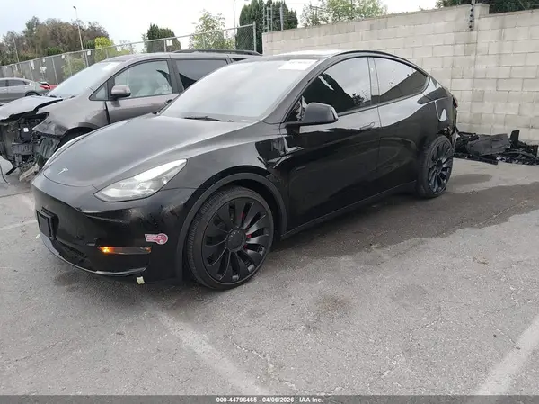 7SAYGDEF5RF087916 2024 TESLA MODEL Y - Image 2