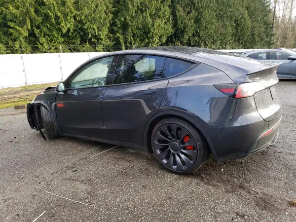7SAYGDEF5RF123670 2024 TESLA MODEL Y - Image 2