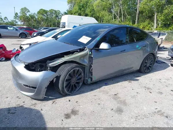 7SAYGDEF5SA342275 2025 TESLA MODEL Y - Image 2