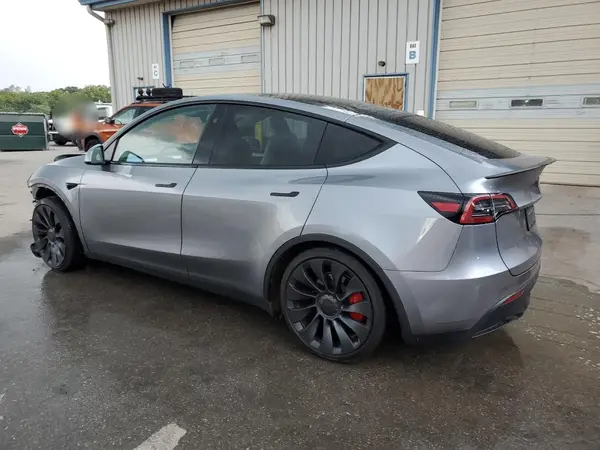 7SAYGDEF5SF304631 2025 TESLA MODEL Y - Image 2