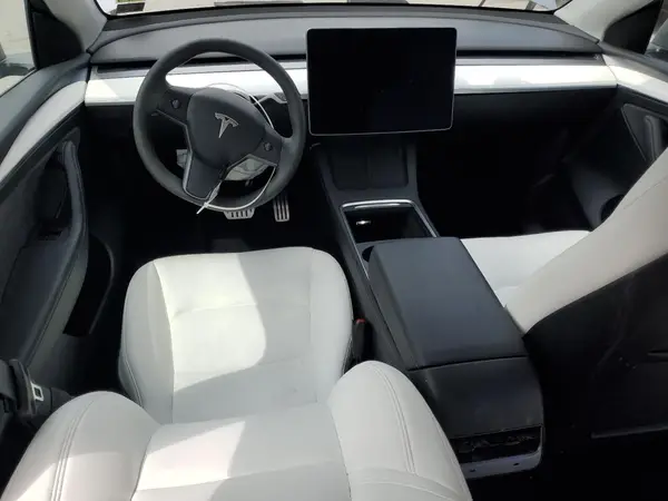 7SAYGDEF5SF304631 2025 TESLA MODEL Y - Image 8