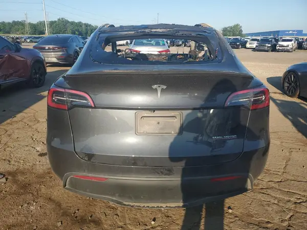 2025 TESLA MODEL Y auction photo 6