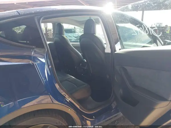 7SAYGDEF6NF318672 2022 TESLA MODEL Y - Image 8