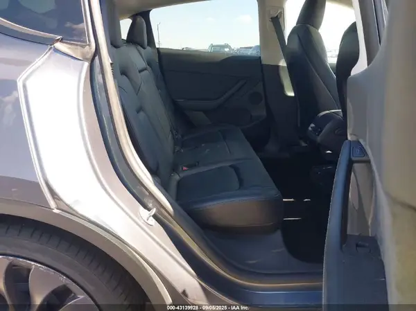 7SAYGDEF6NF322558 2022 TESLA MODEL Y - Image 8