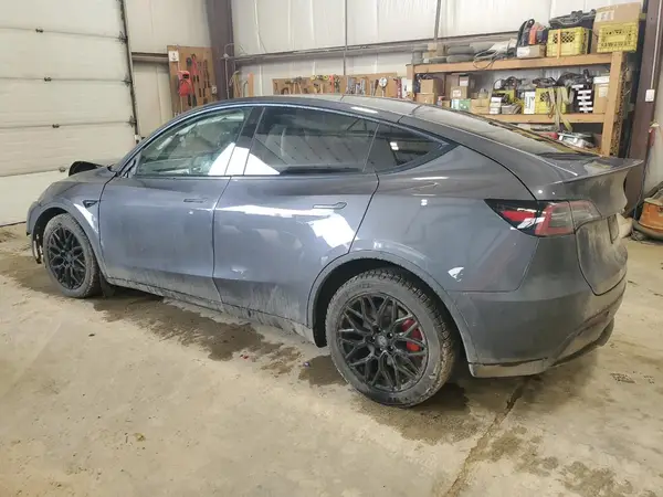 7SAYGDEF6NF327016 2022 TESLA MODEL Y - Image 2