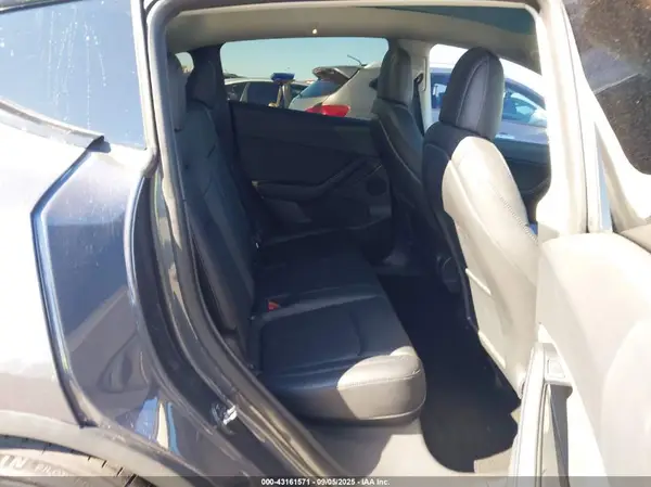 7SAYGDEF6NF337139 2022 TESLA MODEL Y - Image 8