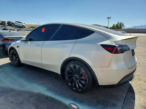 7SAYGDEF6NF337545 2022 TESLA MODEL Y - Image 2