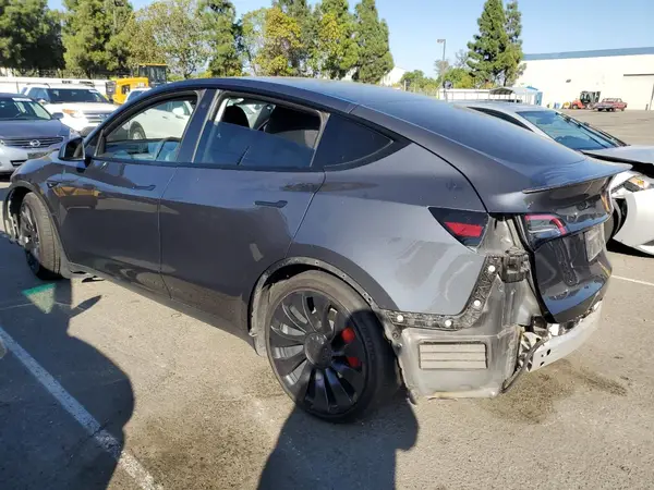 7SAYGDEF6NF349257 2022 TESLA MODEL Y - Image 2
