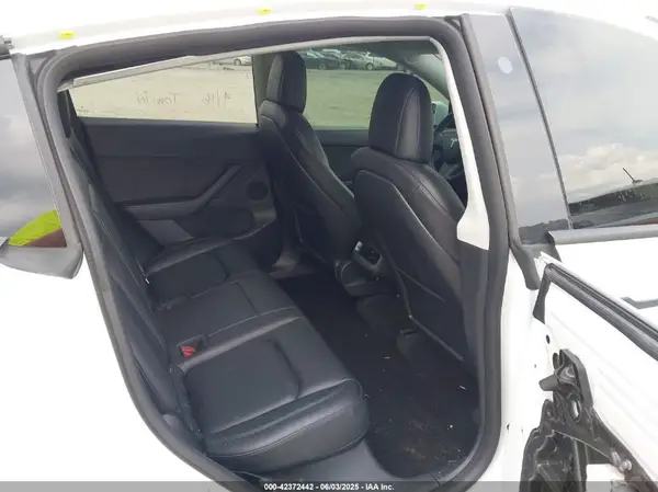 7SAYGDEF6NF369475 2022 TESLA MODEL Y - Image 8