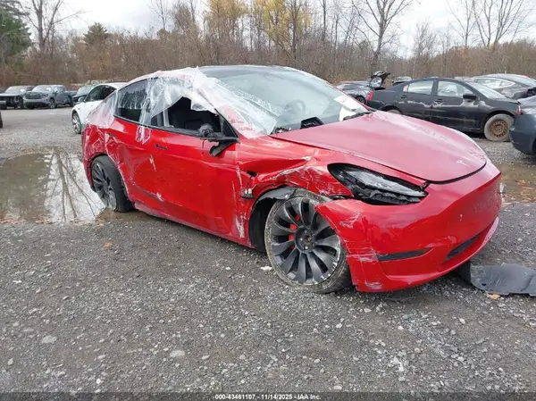 7SAYGDEF6NF379665 2022 TESLA MODEL Y - Image 1