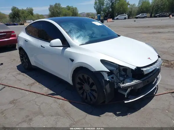 7SAYGDEF6NF381643 2022 TESLA MODEL Y - Image 1