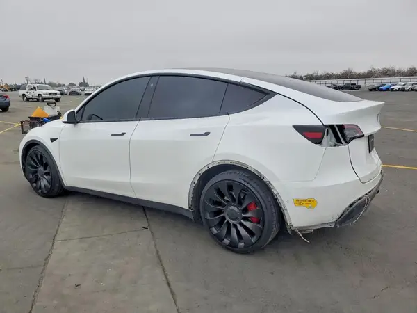 7SAYGDEF6NF381724 2022 TESLA MODEL Y - Image 2