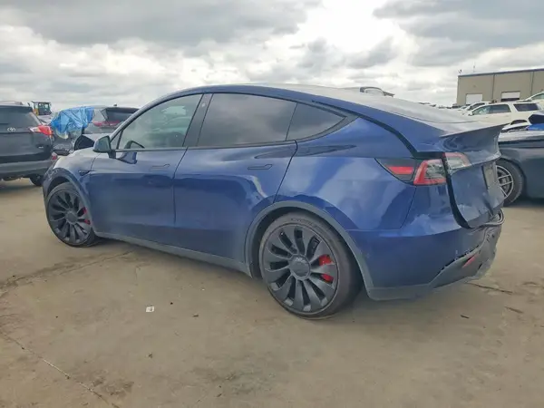 7SAYGDEF6NF387975 2022 TESLA MODEL Y - Image 2