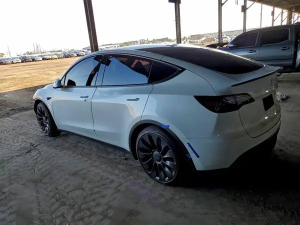 7SAYGDEF6NF396790 2022 TESLA MODEL Y - Image 2