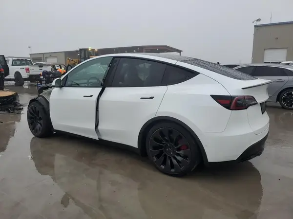 7SAYGDEF6NF399592 2022 TESLA MODEL Y - Image 2