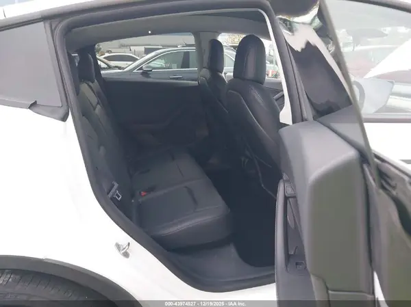 7SAYGDEF6NF407366 2022 TESLA MODEL Y - Image 8