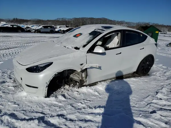 7SAYGDEF6NF416360 2022 TESLA MODEL Y - Image 1