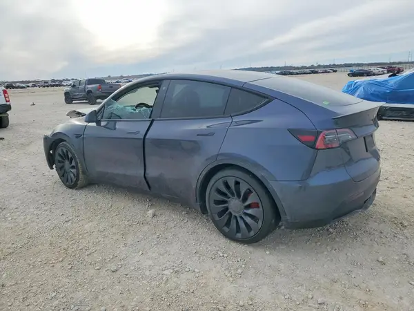7SAYGDEF6NF443817 2022 TESLA MODEL Y - Image 2