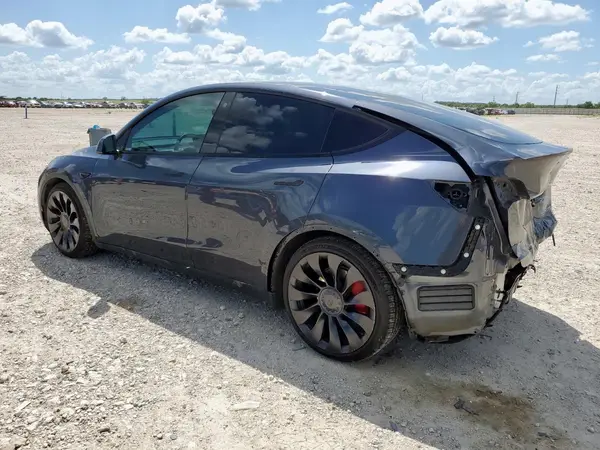 7SAYGDEF6NF444496 2022 TESLA MODEL Y - Image 2