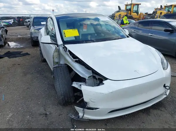 7SAYGDEF6NF449505 2022 TESLA MODEL Y - Image 1