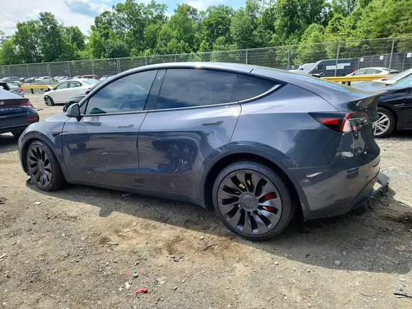 7SAYGDEF6NF451884 2022 TESLA MODEL Y - Image 2