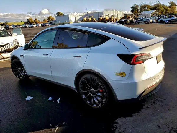 7SAYGDEF6NF491656 2022 TESLA MODEL Y - Image 2